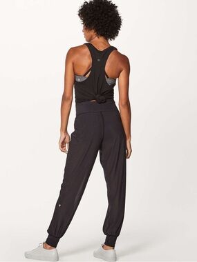 Sold /// Women’s Sun Setter Joggers - Size 4